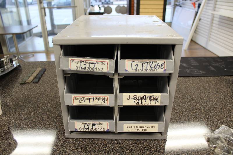 lot 4021 image: 6 Container Sorting Bin