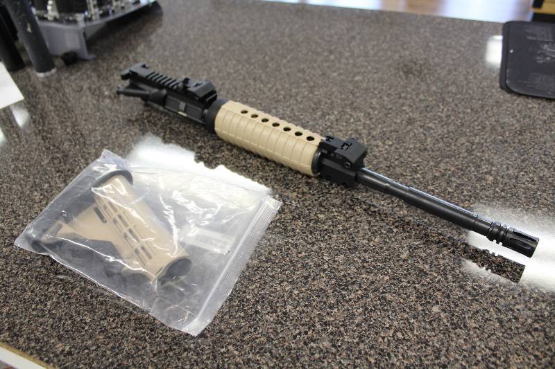 lot 4046 image: 16 AR 15 upper