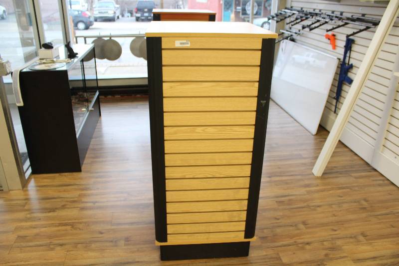 lot 4024 image: Slatwall Display Rack