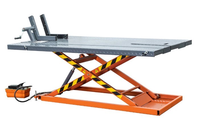 lot 721 image: Unused TMG-1500PML Motorcycle Lift 1,500lb