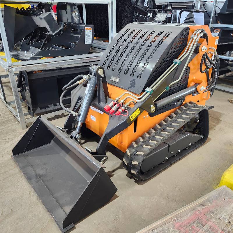lot 2635 image: Unused 2024 Landhonor Mini Skid Steer Loader LDH-BC380