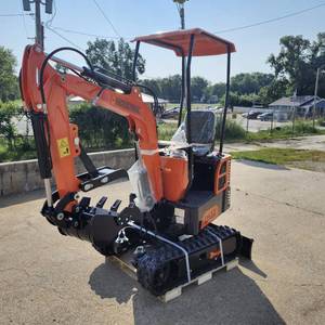 lot 3011 image: Unused AGT 2024 1 Ton Mini Excavator QH12 Briggs and Stratton (Orange)