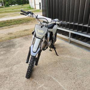 lot 507 image: New DB-V6 125 cc Semi Auto, Kick Start, 155 (Blue)