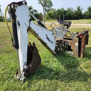 lot 600 image: 709 Backhoe Attachment
