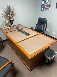 lot 7501 image: Office Furniture Number 2  Desk w Credenza