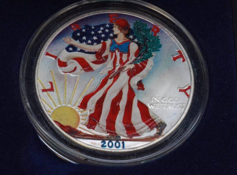 lot 4010 image: 2001 1.OZ SILVER DOLLAR