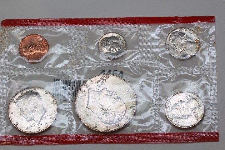 lot 4464 image: 1977 Coin Set