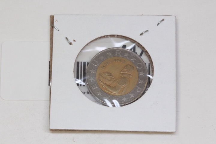 lot 4476 image: 1989 Portuguese 100 escudos