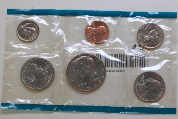 lot 4487 image: 1980 Coin set