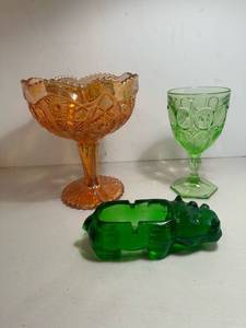 lot 120 image: Vintage Glass, Hippo Ashtray, Pedastal Dish, Glass