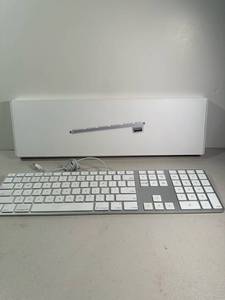 lot 121 image: Apple Keyboard MLB110LLB