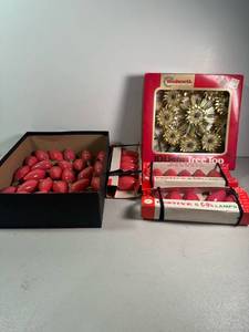 lot 125 image: Vintage Working Christmas Star Topper, Red Lights