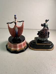 lot 133 image: Lit of 2 Franklin Mint Music Boxes