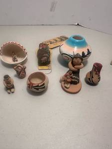lot 141 image: Lot of 8 Native American Navajo Small Porttery