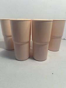 lot 166 image: 6 Vintage Tupperware Tumblers