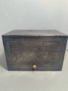 lot 168 image: Vintage Silvertone Asian Breadbox