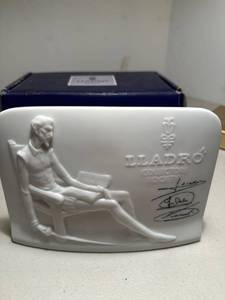 lot 172 image: Lladro Collectors Society Signed Plaque