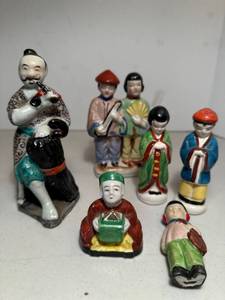 lot 174 image: Lot of 6 pieces vintage Japanese figurines
