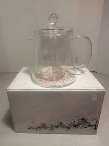 lot 196 image: Teaposy NIB glass teapot for two