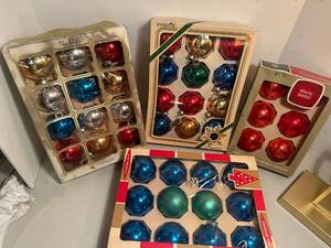lot 199 image: Lot of 4 boxes vintage glass ornaments Shiny Brite Pyramid etc