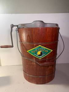 lot 218 image: White Mountain Hand Crank Ice Cream Freezer