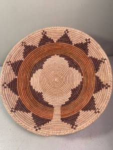 lot 231 image: Vintage Native American Basket