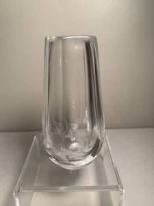 lot 237 image: Orrefors Etched Flower Vase - Sven Palmqvist