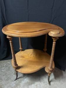 lot 253 image: Antique Teardrop Side Table