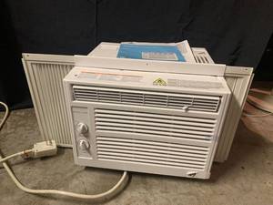 lot 254 image: Denali Aire Window Air Conditioner