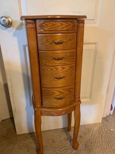 lot 276 image: Standing Jewelry Box