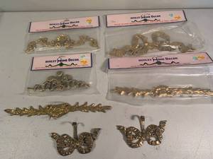 lot 282 image: Hosley Solid Brass Home Decor