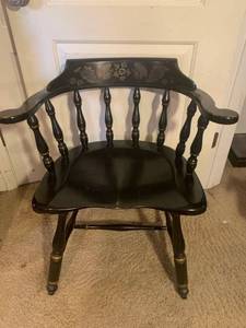 lot 288 image: Early American Armchair