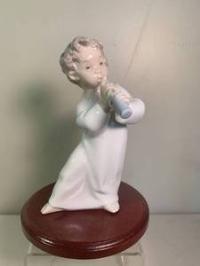 lot 296 image: Lladro Angel