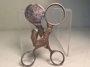 lot 298 image: Vintage Rooster Egg Cutters