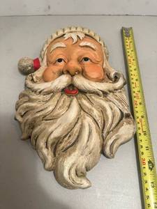 lot 302 image: Vintage Paper Mache Santa face 13�� wall hanging