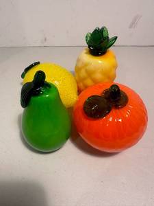 lot 310 image: Lot of 4 pieces of blown glass fruit 3��