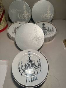 lot 315 image: Lot of 3 boxes of Chandelier platinum and white salad plates