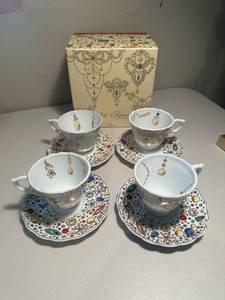 lot 316 image: Les Bijoux by Rosanna 4 teacups saucer holiday