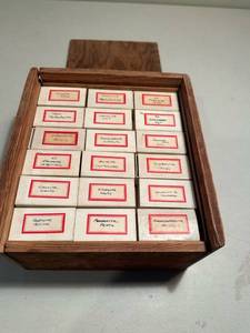 lot 320 image: Vintage Wooden boxed mineral set