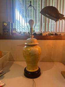 lot 322 image: Mid Century Japanese lamp works great
