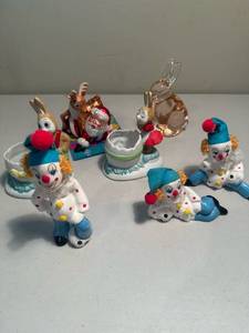lot 324 image: Lot of 7 1980s cuties-bunnies, clowns, Santa