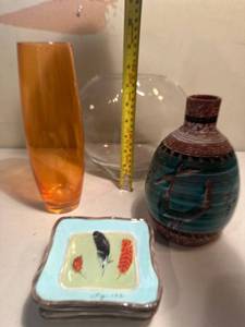 lot 325 image: Lot of Vases and ceramic bird coasters