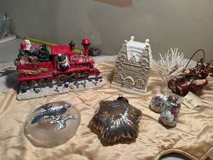lot 331 image: Lot of Christmas decor, Ashland gingerbread plus more