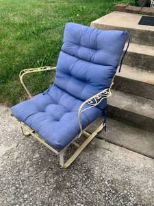 lot 400 image: Vintage Yellow Metal Rocker