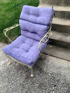 lot 401 image: Vintage Yellow Metal Patio Chair