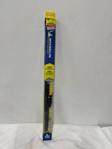 lot 3435 image: Michelin 18 in Guardian Wind Shield Wiper