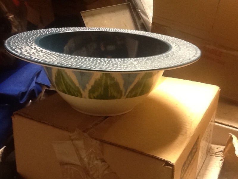 lot 127 image: Two new 10 inch decorative serving bowls as a picture