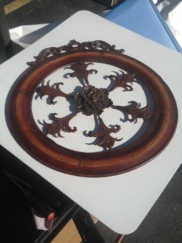 lot 134 image: 2 foot round metal wall Decour pieces