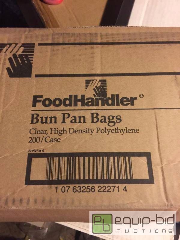 lot 18 image: Foodhandler 21 x 6 x 33 full rack bun pan ...