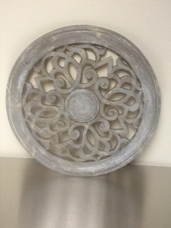 lot 193 image: 24 inch round wall Decore peace very nice